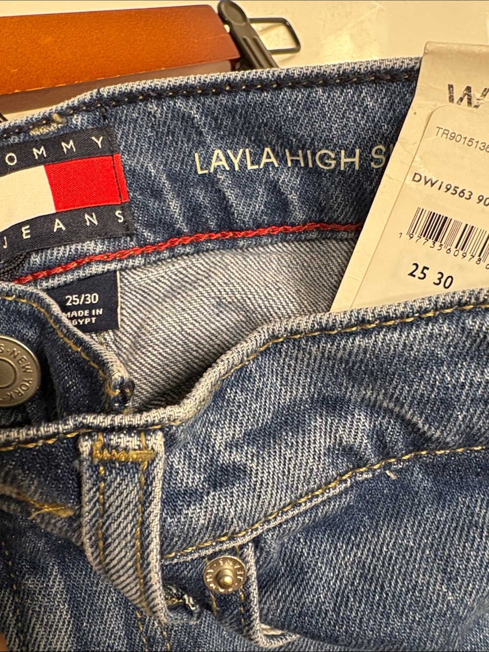 Tommy Hilfiger Layla Straight Leg Jeans in Medium Blue - Picture 3 of 3